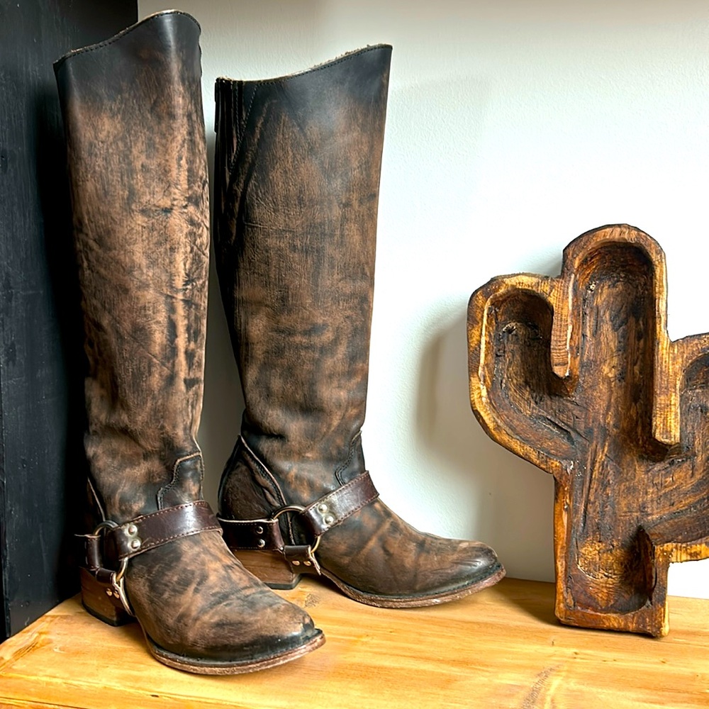 FREEBIRD BOOTS. Very well taken care of, zippers back, side buckle look.